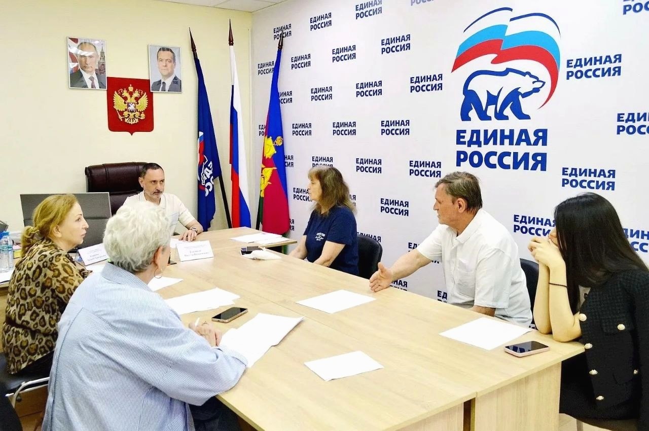 Депутат Законодательного Собрания Виктор Тепляков провёл приём граждан в Общественной приёмной