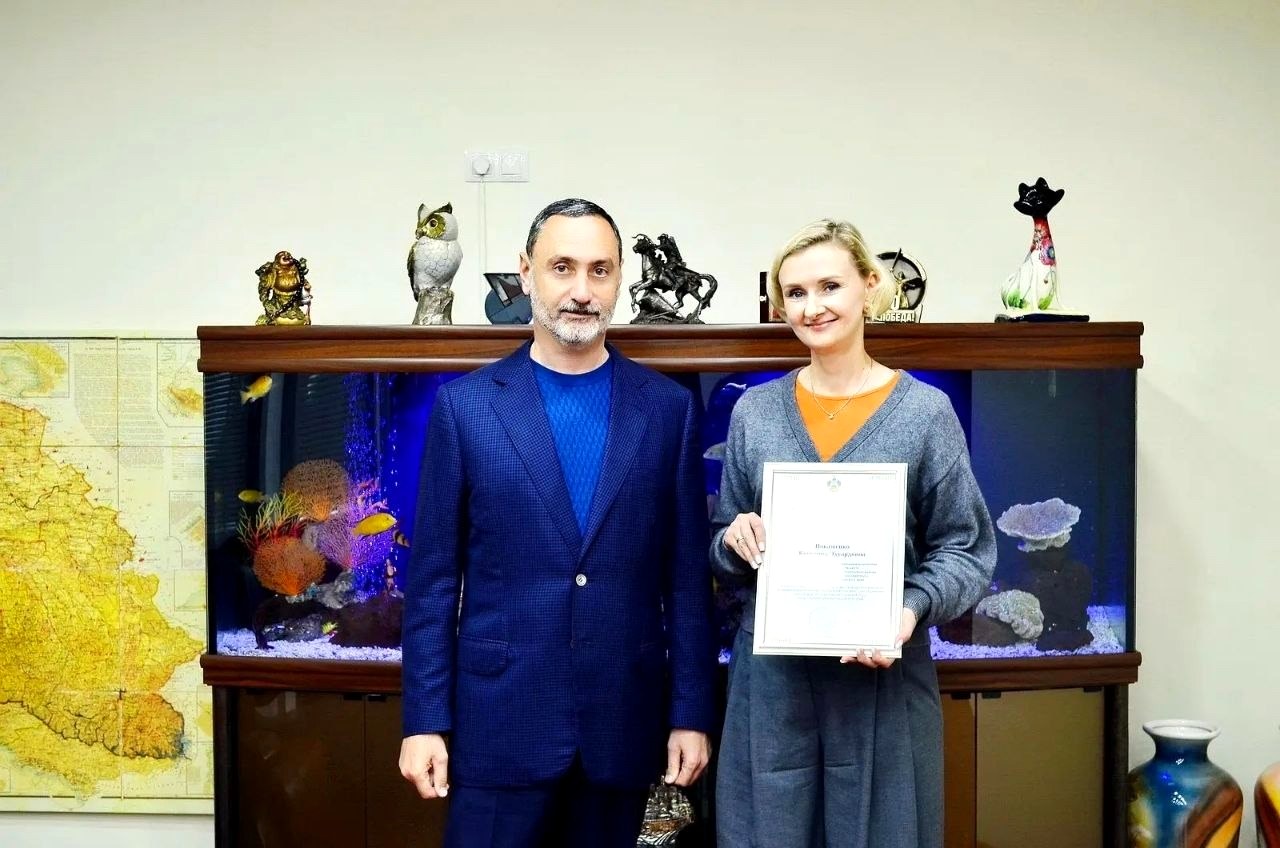 Депутат ЗСК Виктор Тепляков вручил Благодарности лучшим специалистам Сочи